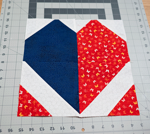 animation showing the quilt block coming together