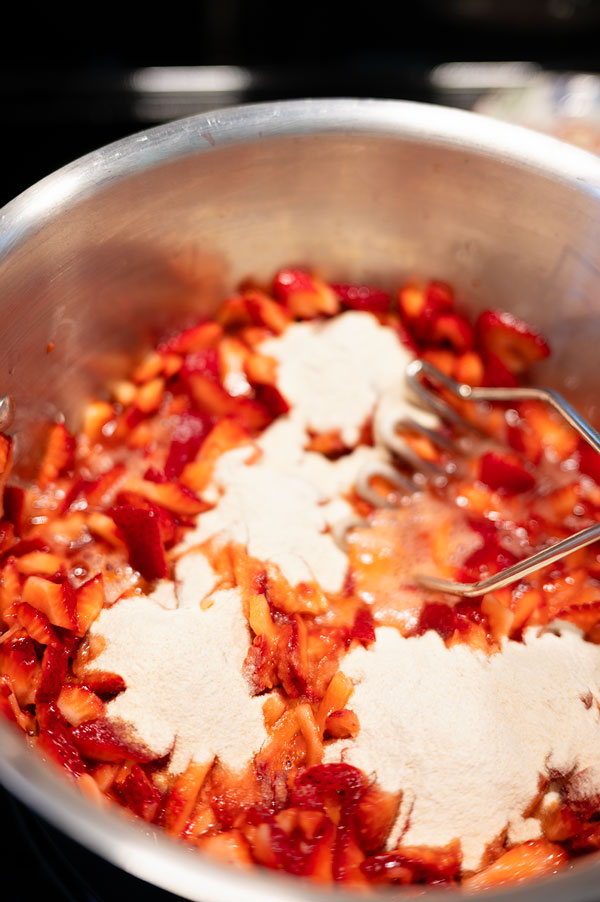 Sliced strawberries with pectin